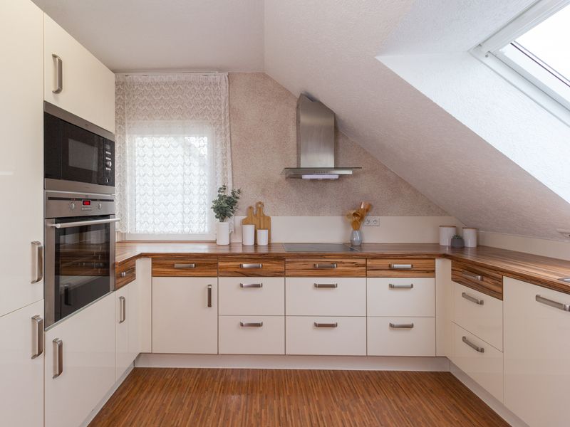 Moderne 3-Zimmer-Wohnung mit EBK, Tageslichtbad und Stellplatz